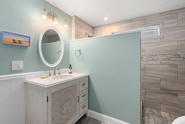 Bathroom, Interior, Recessed Lighting