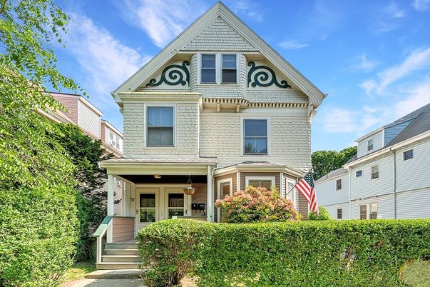 Exterior, Facade, Queen Anne Victorian