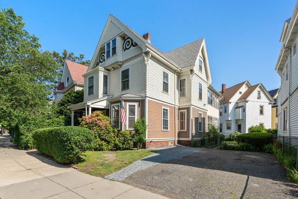 Exterior, Facade, Queen Anne Victorian