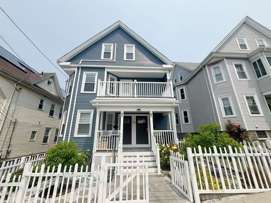 Exterior, Facade, Queen Anne Victorian