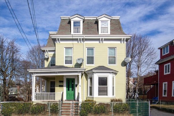 Exterior, Facade, Queen Anne Victorian