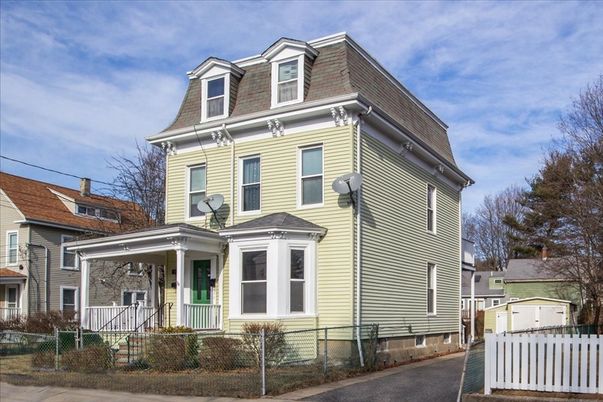 Exterior, Facade, Queen Anne Victorian