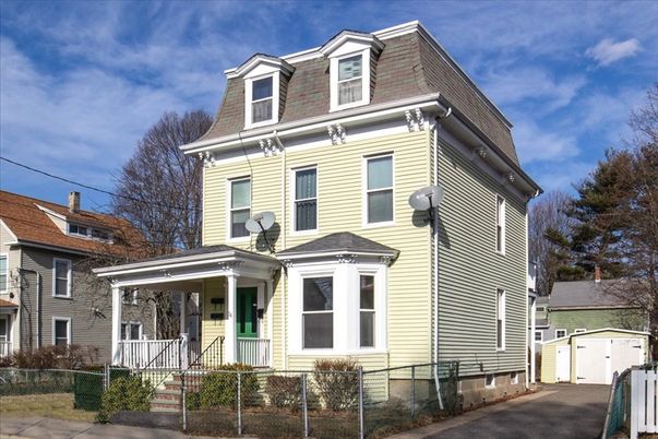 Exterior, Facade, Queen Anne Victorian