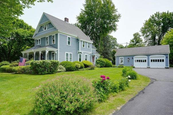 Attached, Backyard, Exterior, Facade, Queen Anne Victorian