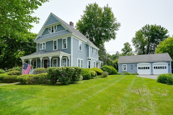 Attached, Backyard, Exterior, Facade, Queen Anne Victorian
