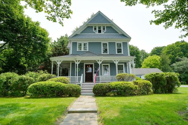 Exterior, Facade, Queen Anne Victorian
