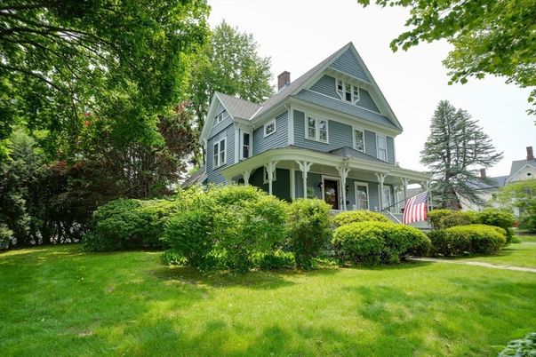 Backyard, Exterior, Facade, Queen Anne Victorian