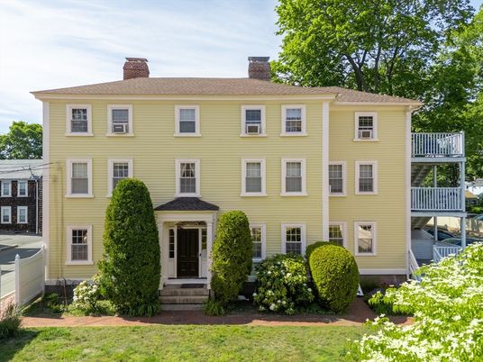 Exterior, Facade, Georgian