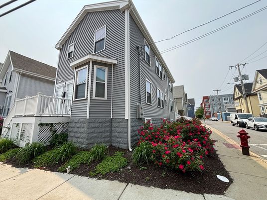 Exterior, Facade, Queen Anne Victorian