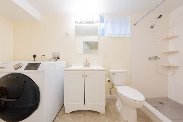 Bathroom, Dual Sink Vanities, Interior, Washer