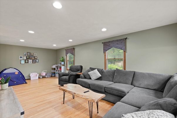 Interior, Living room, Recessed Lighting, Wood Texture Flooring