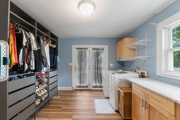 Interior, Walk-in Closets, Wood Texture Flooring