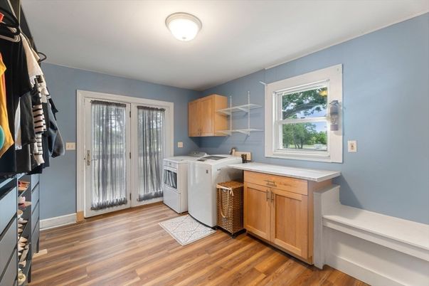 Interior, Washer, Wood Texture Flooring