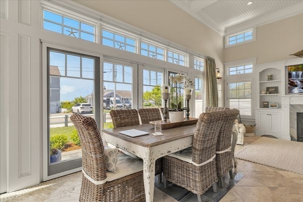 Dining room, Fireplace, Interior