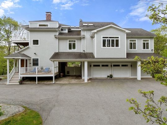 Attached, Exterior, Facade, Farmhouse
