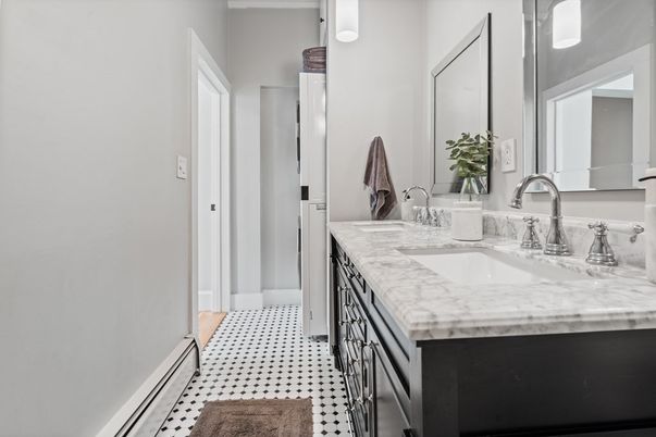 Bathroom, Dual Sink Vanities, Interior