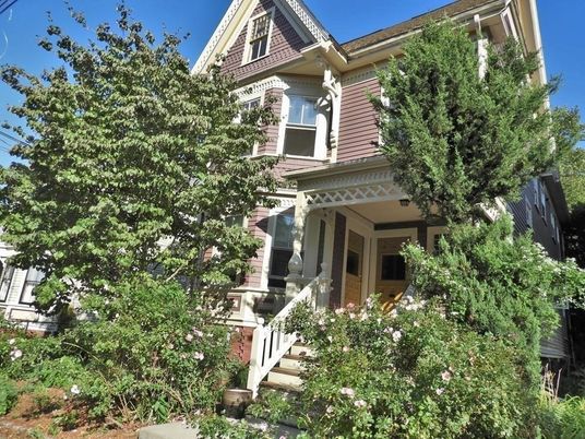 Exterior, Facade, Queen Anne Victorian