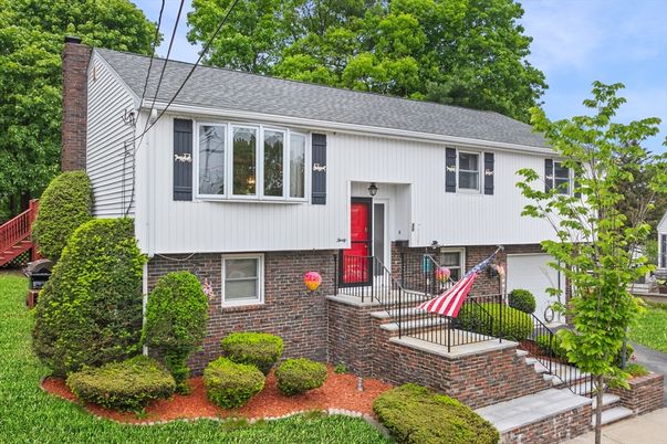 Attached, Exterior, Facade, Brick Facade, Raised Ranch