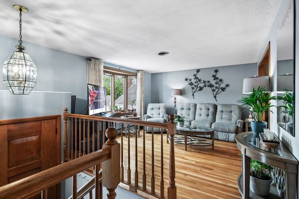 Interior, Pendant Lights, Wood Texture Flooring
