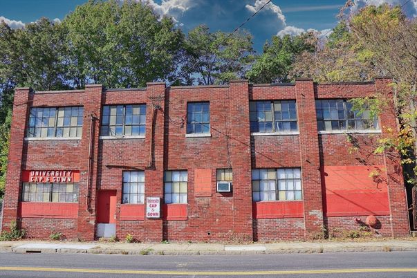 Exterior, Facade, Brick Facade, Rowhouse