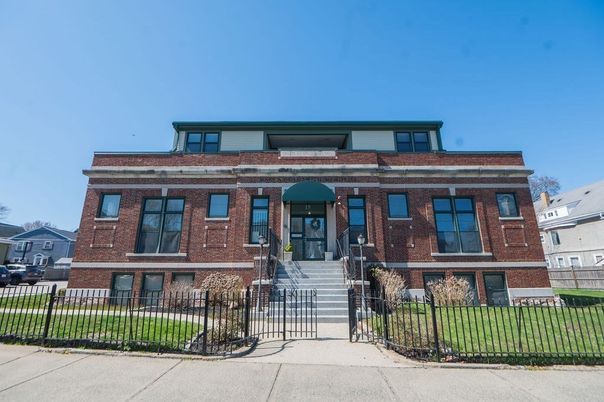 Exterior, Facade, Brick Facade, Rowhouse