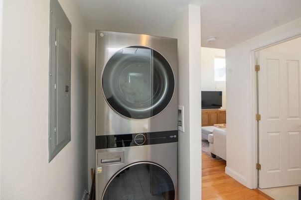 Interior, Utility Closets, Washer, Wood Texture Flooring