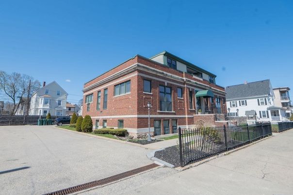 Exterior, Facade, Brick Facade, Rowhouse