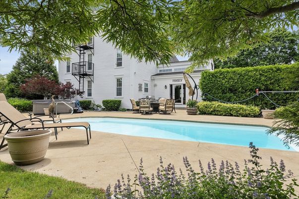 Exterior, Pool