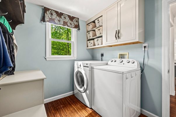 Interior, Washer, Wood Texture Flooring