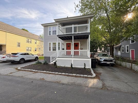 Exterior, Facade, American Foursquare