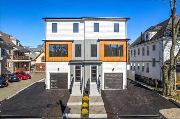 Attached, Exterior, Facade, Rowhouse