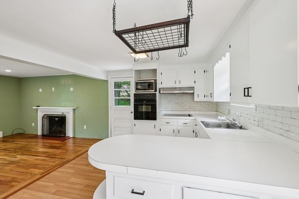 Fireplace, Interior, Kitchen, Recessed Lighting, Wood Texture Flooring
