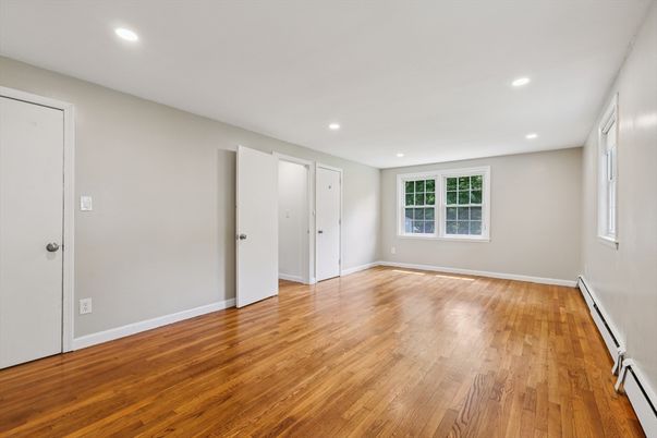 Empty room, Interior, Recessed Lighting, Wood Texture Flooring