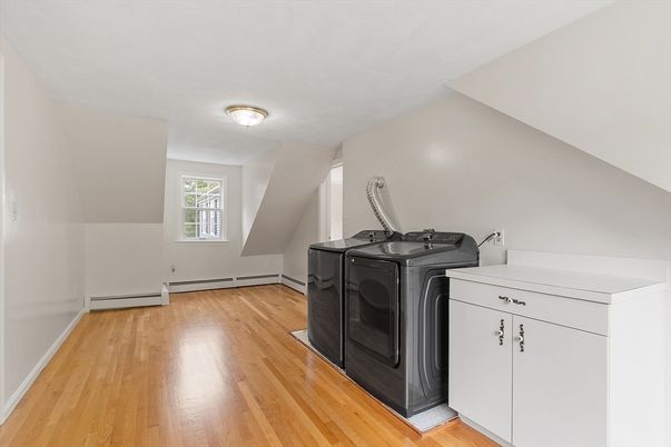 Interior, Washer, Wood Texture Flooring