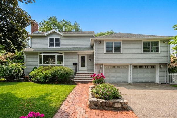 Attached, Exterior, Facade, Split Level