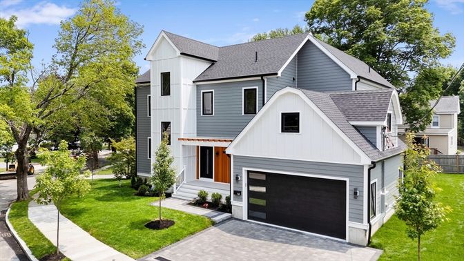 Attached, Exterior, Facade, Farmhouse