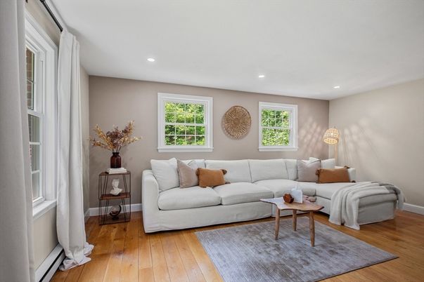 Interior, Living room, Recessed Lighting, Wood Texture Flooring