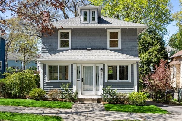 Exterior, Facade, American Foursquare