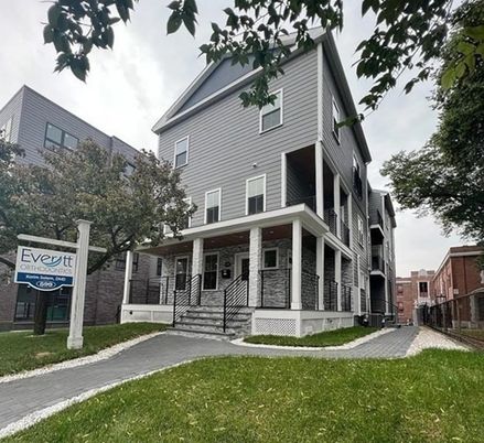 Exterior, Facade, Queen Anne Victorian