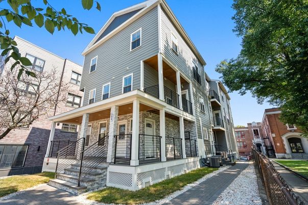 Exterior, Facade, Rowhouse