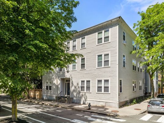 Exterior, Facade, Rowhouse
