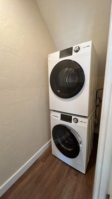 Interior, Utility Closets, Washer, Wood Texture Flooring