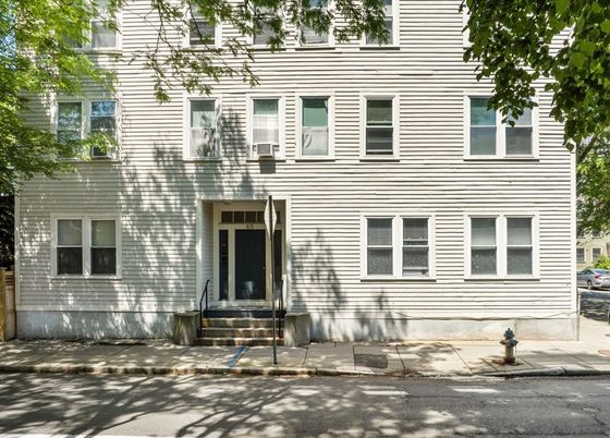 Exterior, Facade, Rowhouse