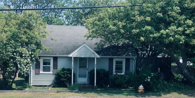 Exterior, Facade, Cape Cod