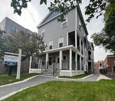 Exterior, Facade, Queen Anne Victorian