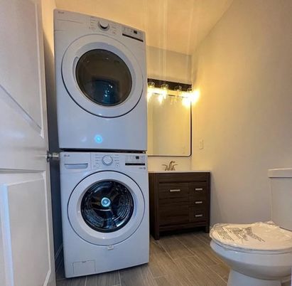 Interior, Utility Closets, Washer, Wood Texture Flooring