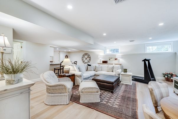 Fitness Equipment, Interior, Living room, Recessed Lighting, Wood Texture Flooring
