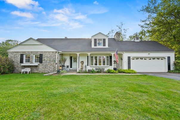 Attached, Exterior, Facade, Cape Cod