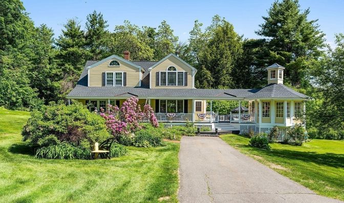 Backyard, Exterior, Facade, Queen Anne Victorian