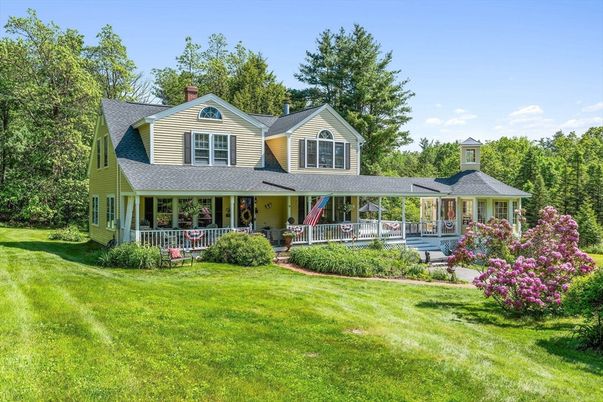 Backyard, Exterior, Facade, Queen Anne Victorian